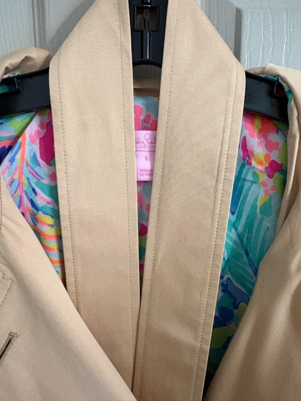 Lilly Pulitzer Tan Double-Breasted Trench Coat with Floral Cuff - Never Worn - - Picture 4 of 5